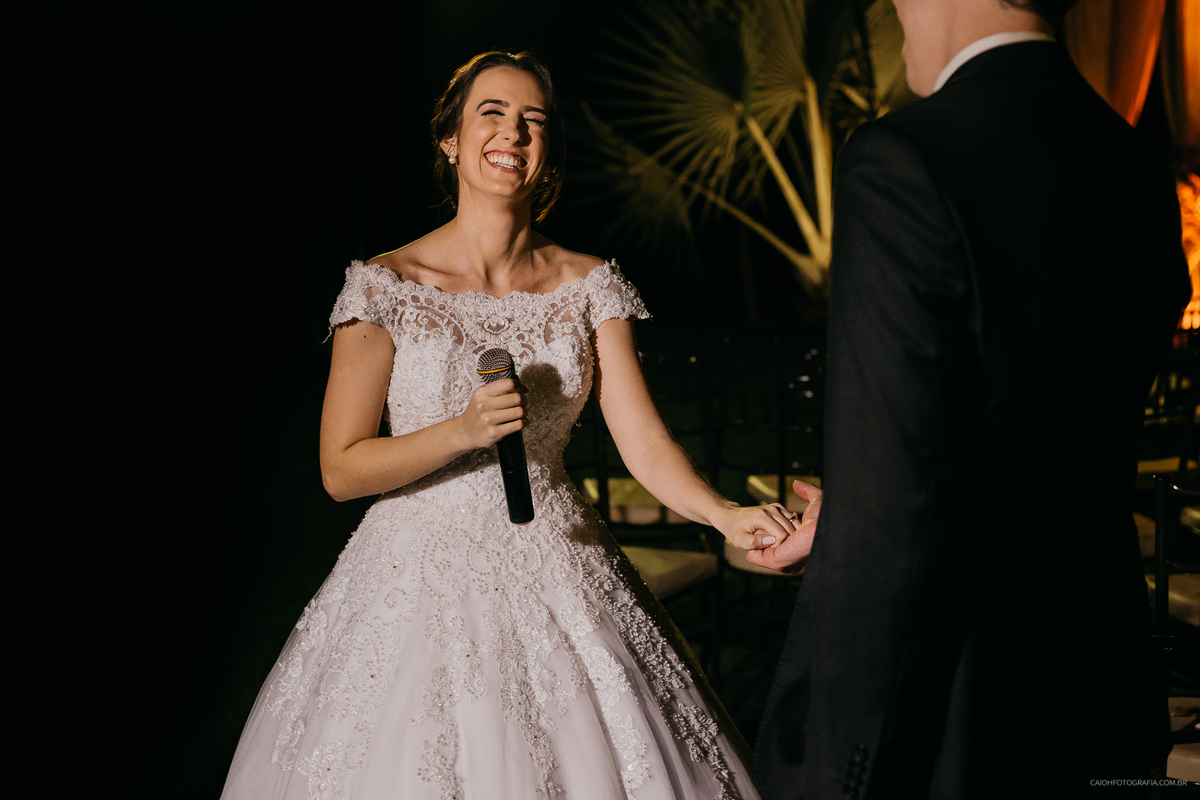 wedding day casamento de dia fotografia por caio henrique casamento ao ar livre casamento em tocantins casa da noiva ideias de noiva os votos noivos sorrindo  saida dos noivos ideias buque de noiva fotografia de casamento casal cantando 