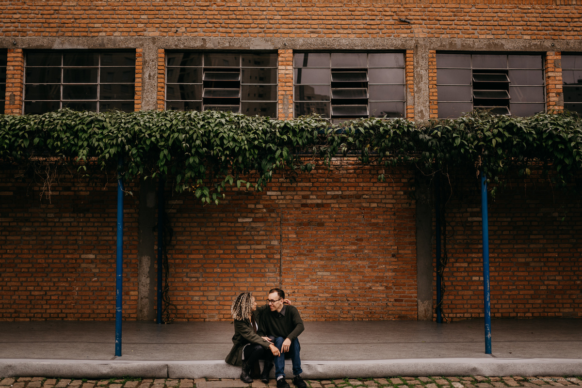 ensaio casal ensaio fotografico externo cacheadas casal estiloso fotografia urbana ideias de fotos de casal ensaio por caio henrique  arte casal artista foto em preto e branco sesc pompeia