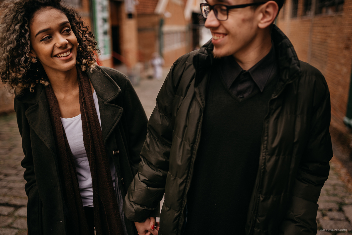 ensaio casal ensaio fotografico externo cacheadas casal estiloso fotografia urbana ideias de fotos de casal ensaio por caio henrique  arte casal artista foto em preto e branco sesc pompeia moda fotografia de casamento 