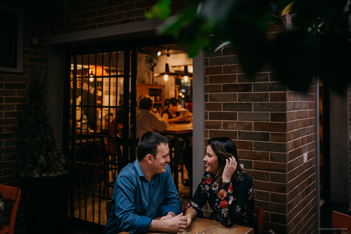 ensaio pre casamento pre wedding ensaio de casal ensaio na paulista gravidinhos ensaio gestante ensaio fotografico na avenida paulista ensaio por caio henrique fotografos de casamento ideias de fotos fotos de casamento criativa cafeteria vila mariana