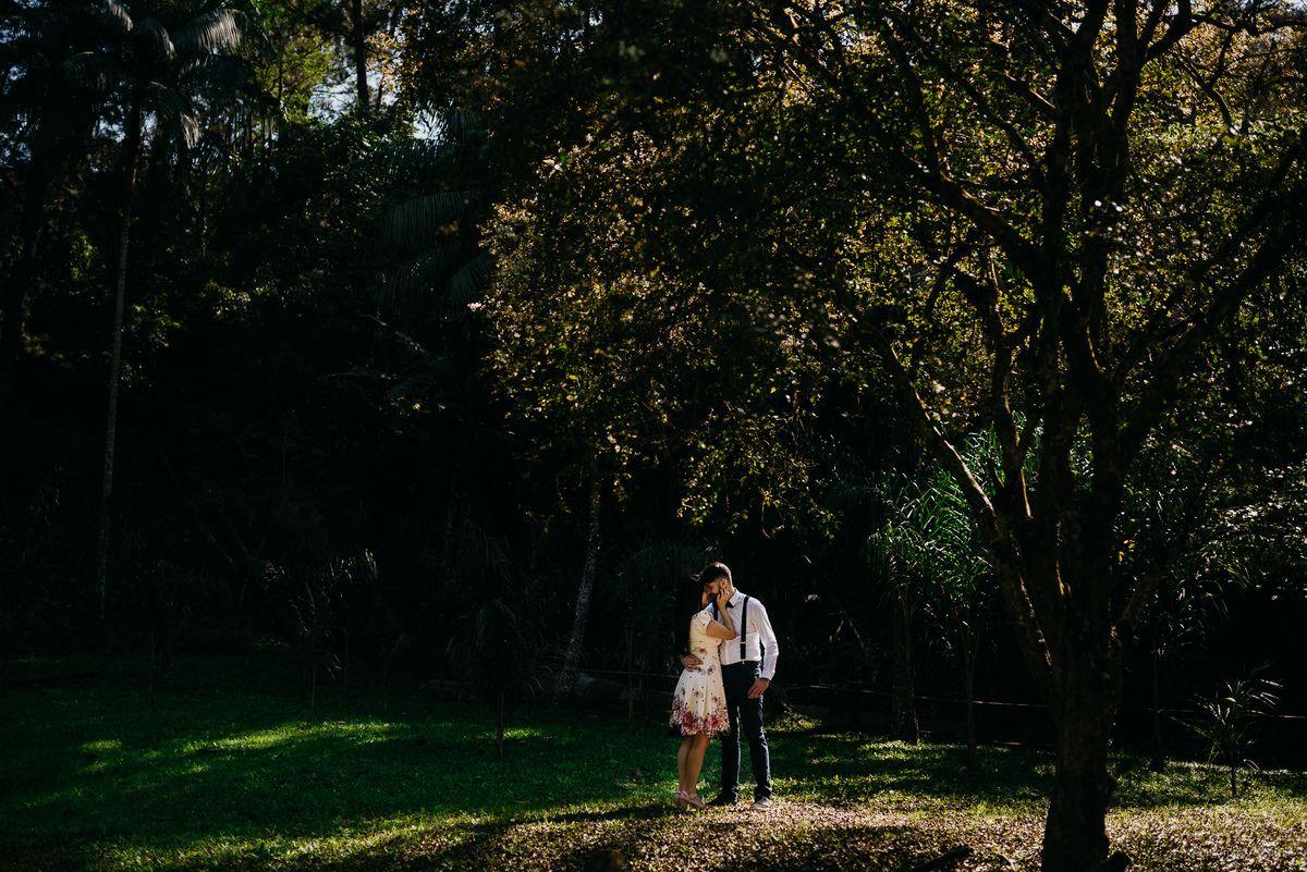 ensaio pre casamento ensaio rustico casal alternativo pre wedding no campo fotografos de casamento ideias de ensaios fotografos de sao paulo fotos por caio henrique  casal cristao ensaio no campo