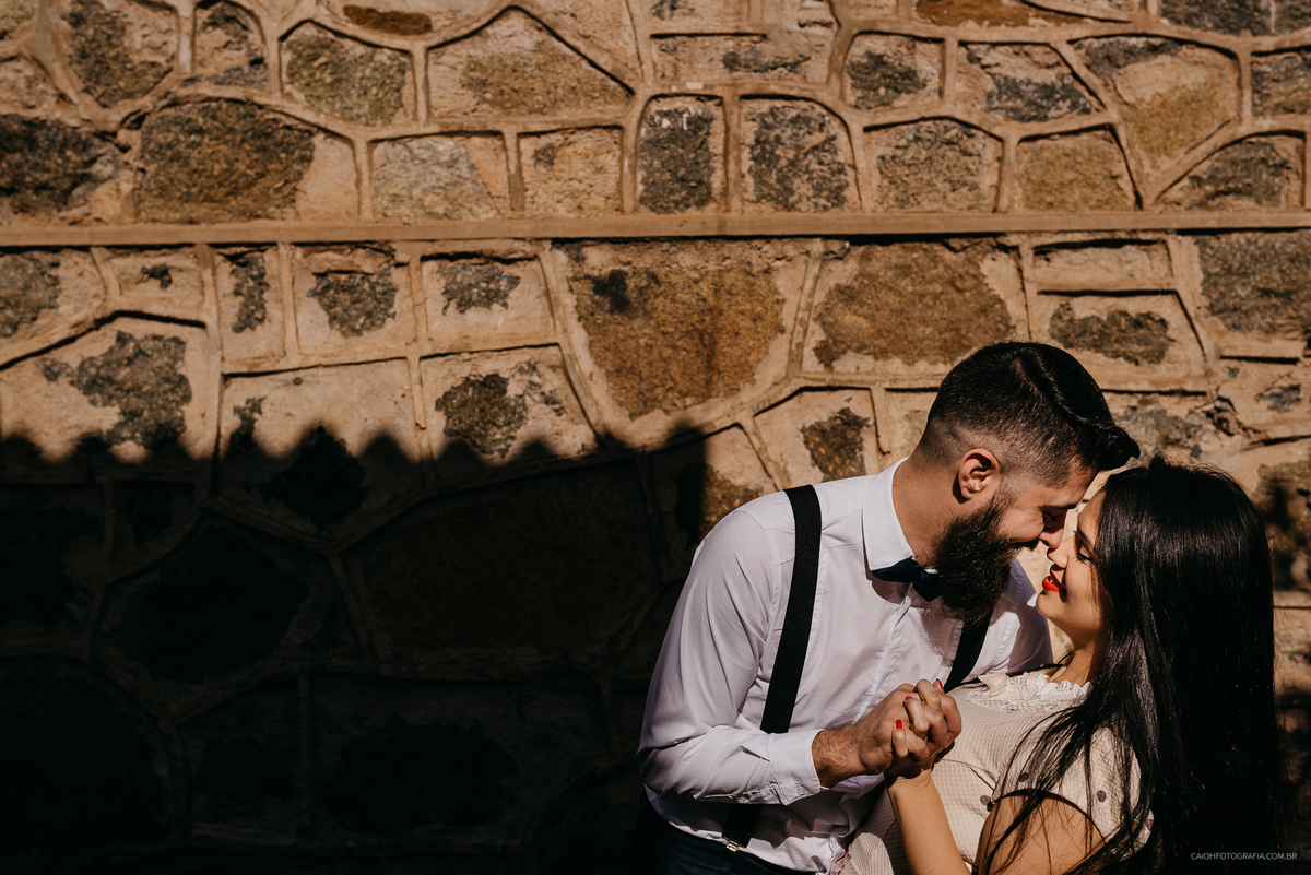ensaio pre casamento ensaio rustico casal alternativo pre wedding no campo fotografos de casamento ideias de ensaios fotografos de sao paulo fotos por caio henrique  casal cristao ensaio retro