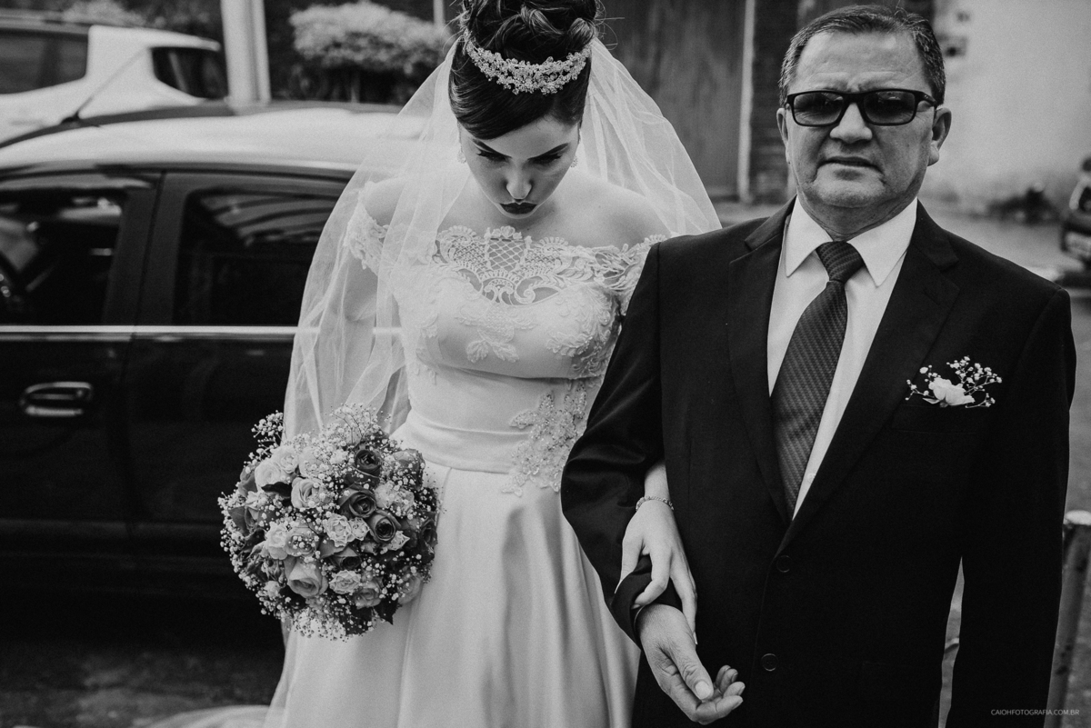 casamentos de dia casamento ao ar livre noiva com o pai fotografia de casamento caio henrique fotografia fotos de casamento entrada da noiva casamentos em sao paulo noiva ansiosa pai da noiva