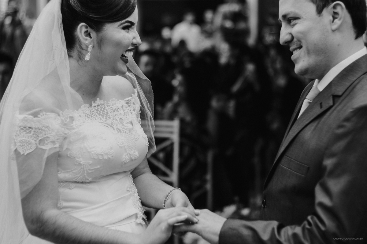 casamentos de dia casamento ao ar livre noiva com o pai fotografia de casamento caio henrique fotografia fotos de casamento entrada da noiva casamentos em sao paulo noivos sorrindo troca de alianca