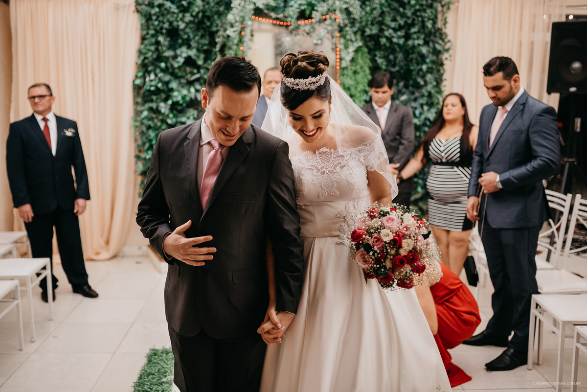 casamentos de dia casamento ao ar livre noiva com o pai fotografia de casamento caio henrique fotografia fotos de casamento entrada da noiva casamentos em sao paulo noivos sorrindo troca de alianca saida do casal 