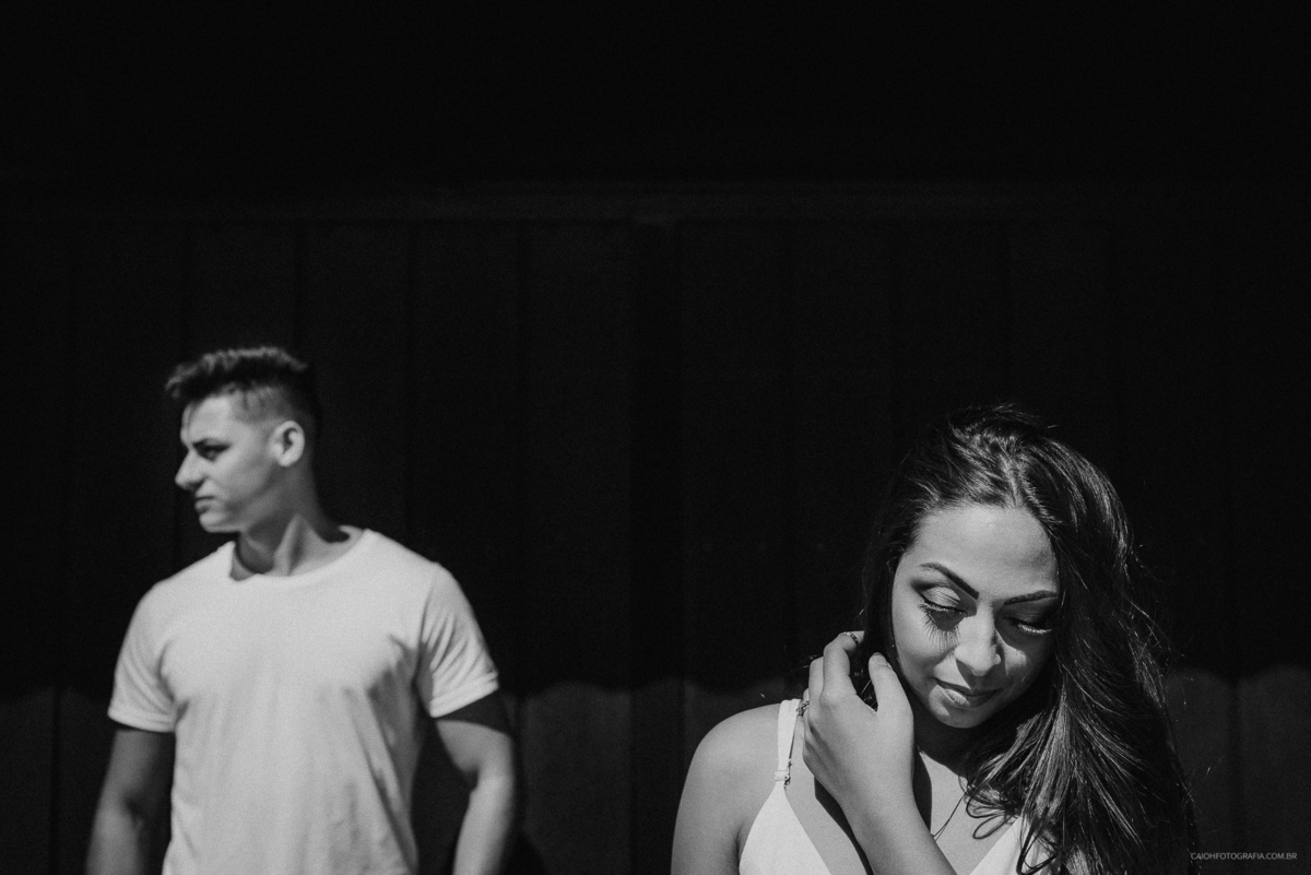 ensaio pre casamento ensaio de fotos casal ensaio no campo fotos pre wedding fotografia de casamento por caio henrique fotografos de sao paulo mairipora caio henrique pico do olho dagua ensaio em montanhas  casal sorrindo ensaio de casamento fotos ar livr