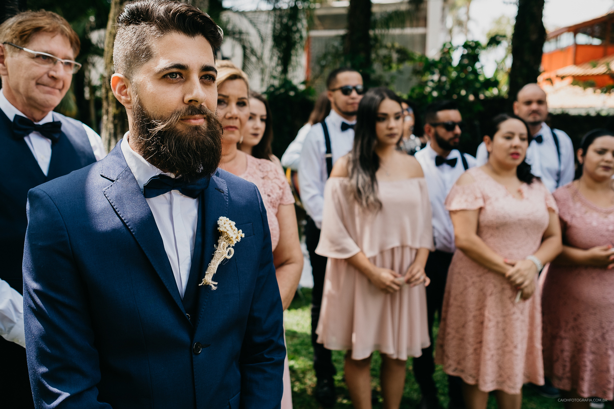 casamento de dia casamento ao ar livre casal cristao fotografia de casamento por caio henrique casamentos por caio henrique  entrada do noivo pais do noivo ideias de fotos casamentos rustico ideias de fotos reacao do noivo