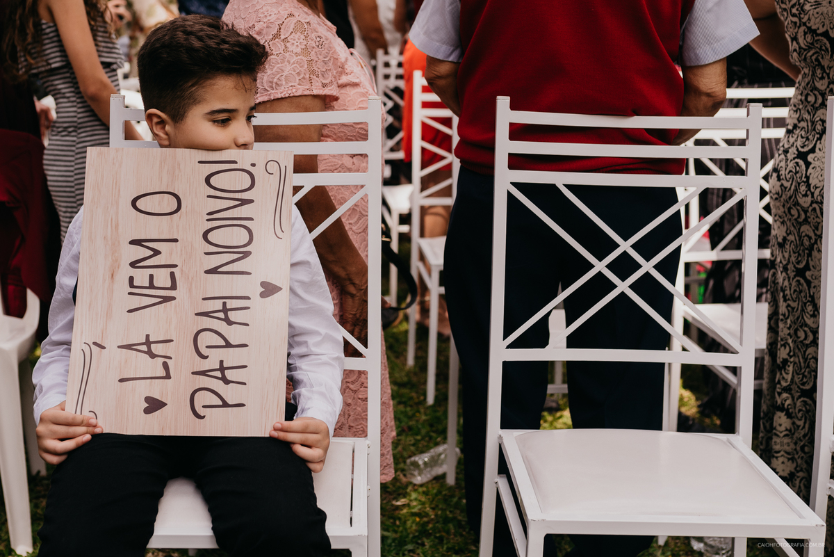 casamento de dia casamento ao ar livre casal cristao fotografia de casamento por caio henrique casamentos por caio henrique  entrada do noivo pais do noivo ideias de fotos casamentos rustico ideias de fotos reacao do noivo