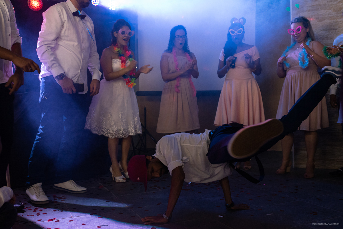 gravata casamento de dia casamento ao ar livre loucura padrinho convidados  danca valsa dos noivos danca do casal hora da balada festa de casamento