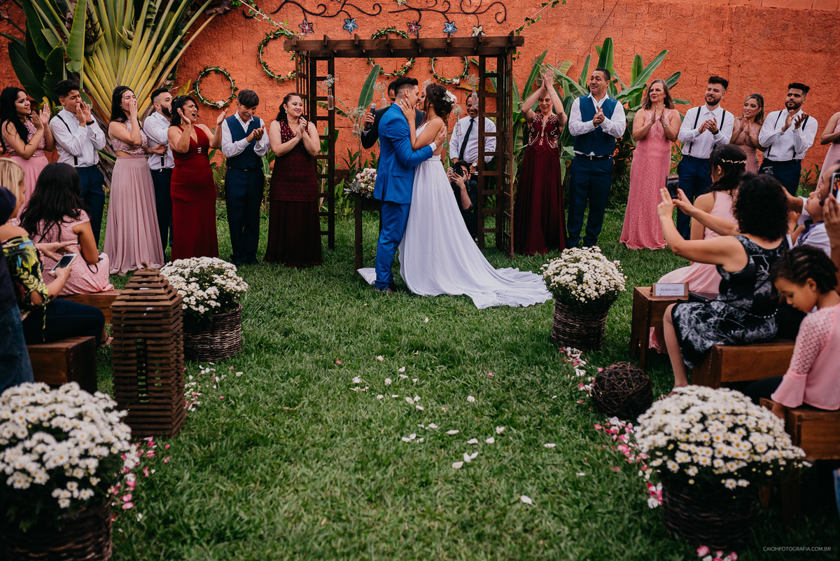 entrada do noivo casamento de dia pais do noivo casamento o ar livre fotografia de casamento casar de dia fotografia por caio henrique 