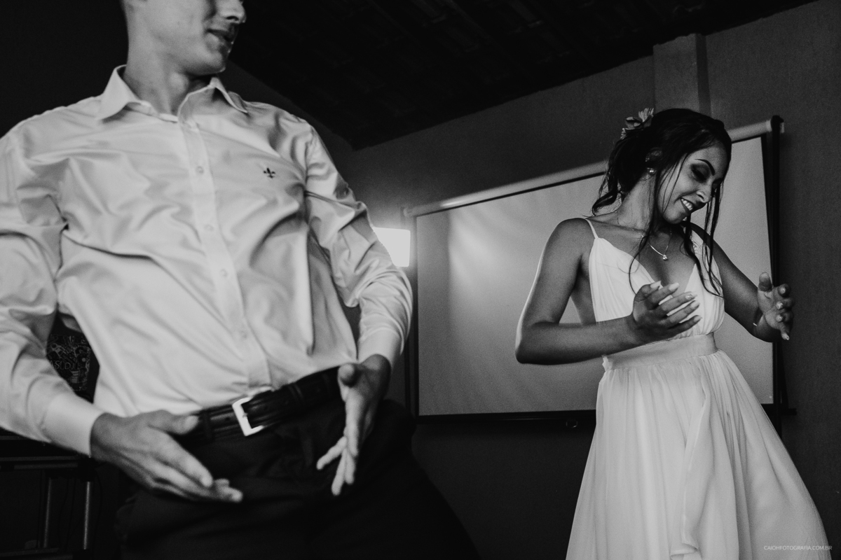 entrada do noivo casamento de dia pais do noivo casamento o ar livre fotografia de casamento casar de dia fotografia por caio henrique  ensaio do casal  festa de casamento