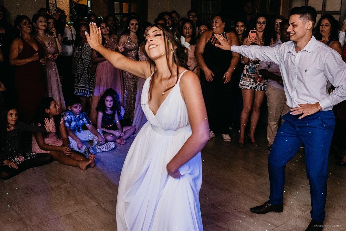 entrada do noivo casamento de dia pais do noivo casamento o ar livre fotografia de casamento casar de dia fotografia por caio henrique  ensaio do casal  festa de casamento