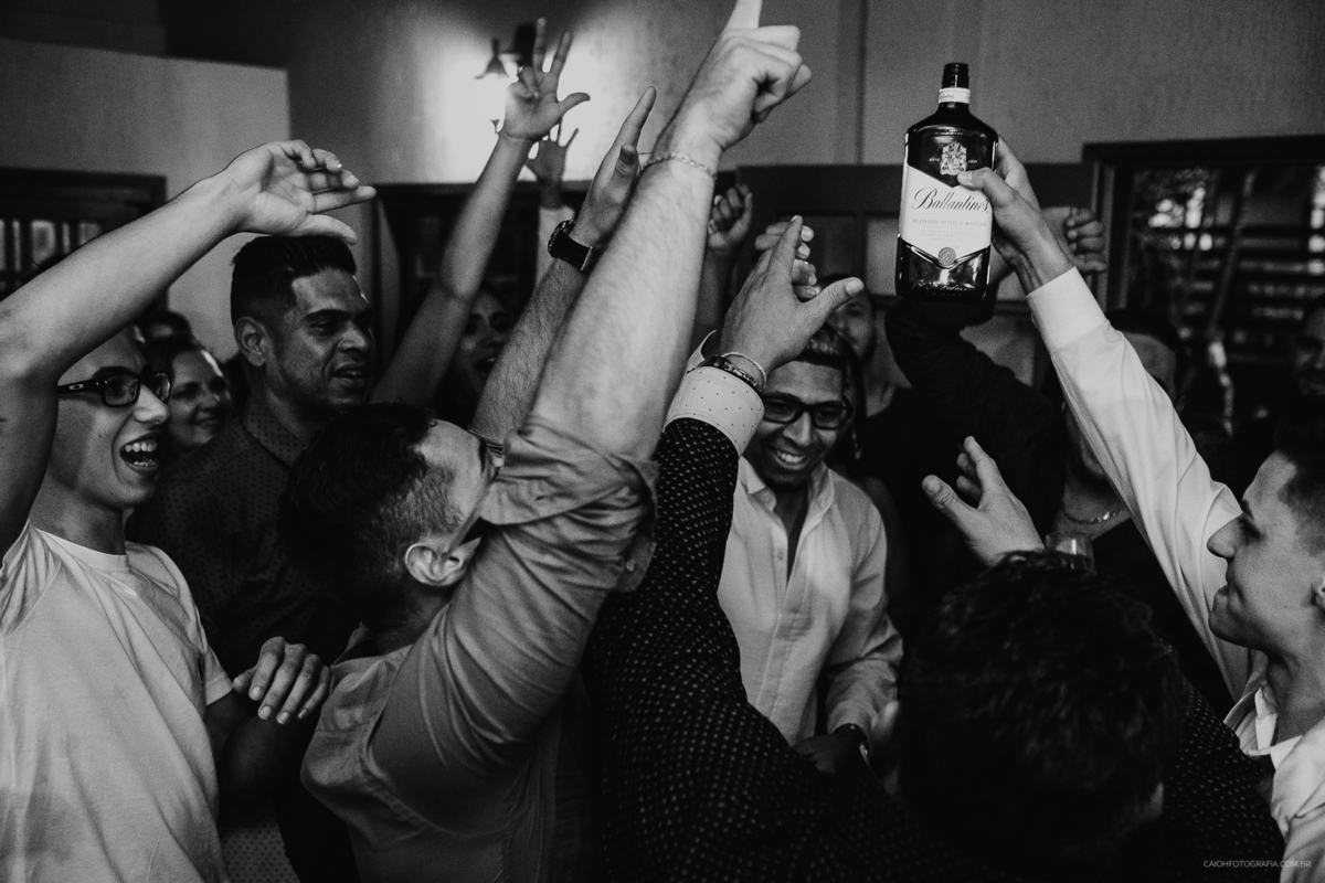 entrada do noivo casamento de dia pais do noivo casamento o ar livre fotografia de casamento casar de dia fotografia por caio henrique  ensaio do casal  festa de casamento casamento com festa