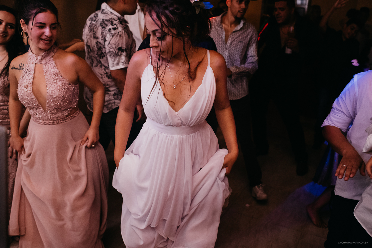 entrada do noivo casamento de dia pais do noivo casamento o ar livre fotografia de casamento casar de dia fotografia por caio henrique  ensaio do casal  festa de casamento casamento com festa madrinhas da noiva