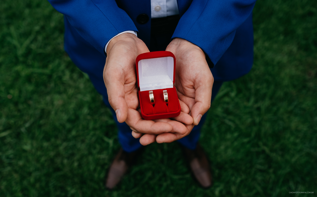 casamento de dia fotografia de casamento retratos terno do noivo noivos estilosos fotos de caio henrique  noivo sorrindo terno azul