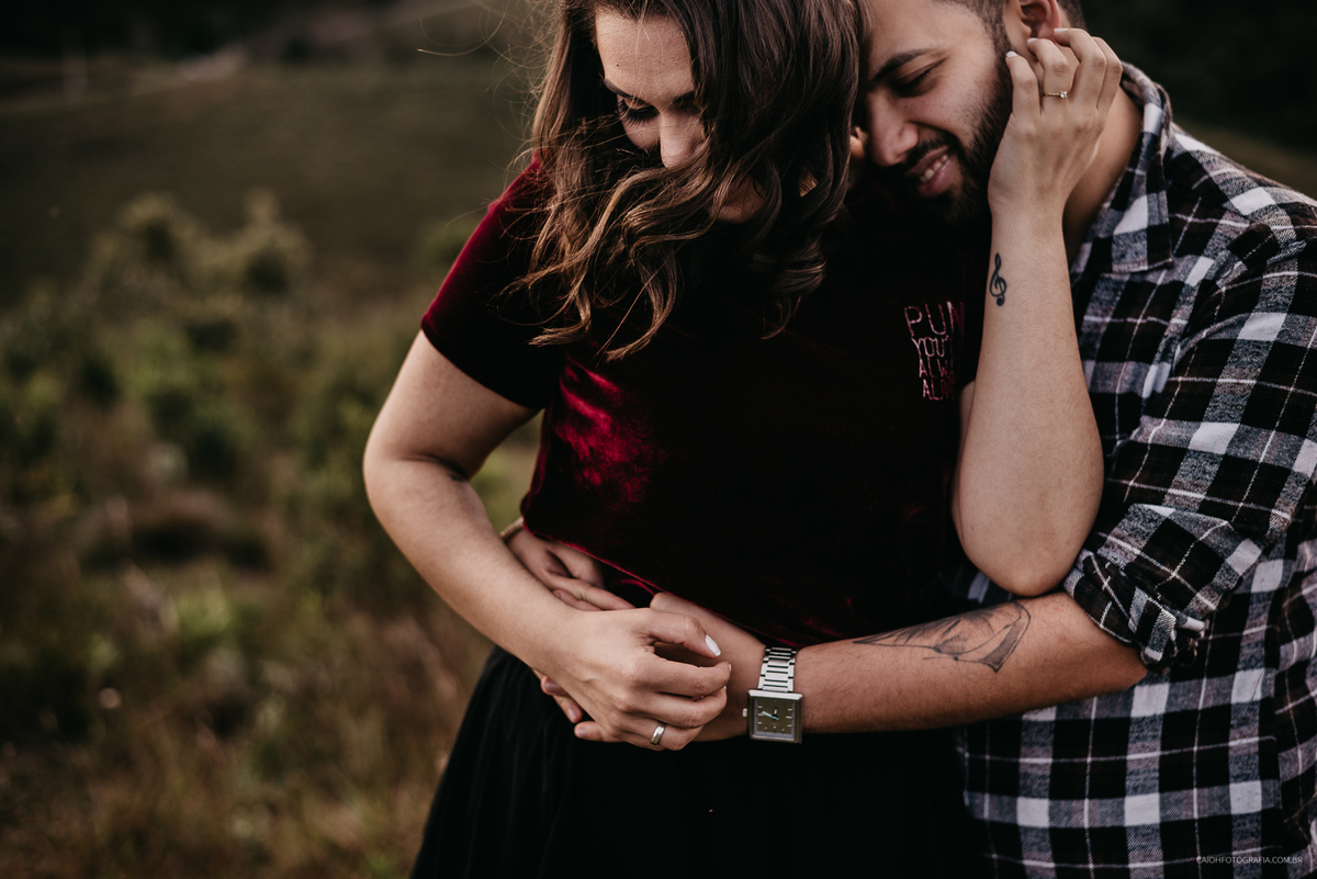 Ensaio pre casamento fotos de casais no campo viajar viagem de casal casamentos no interior casar no campo fotos por caio henrique campos do jordao fotografia de casamento ensaio pre wedding  fotos espontaneas