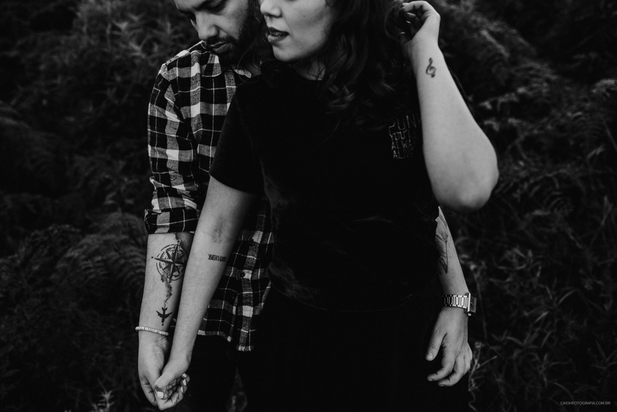 Ensaio pre casamento fotos de casais no campo viajar viagem de casal casamentos no interior casar no campo fotos por caio henrique campos do jordao fotografia de casamento ensaio pre wedding  fotos espontaneas ideia de ensaio 