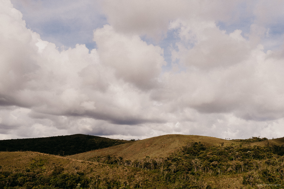 Ensaio pre casamento fotos de casais no campo viajar viagem de casal casamentos no interior casar no campo fotos por caio henrique paisagem campos do jordao