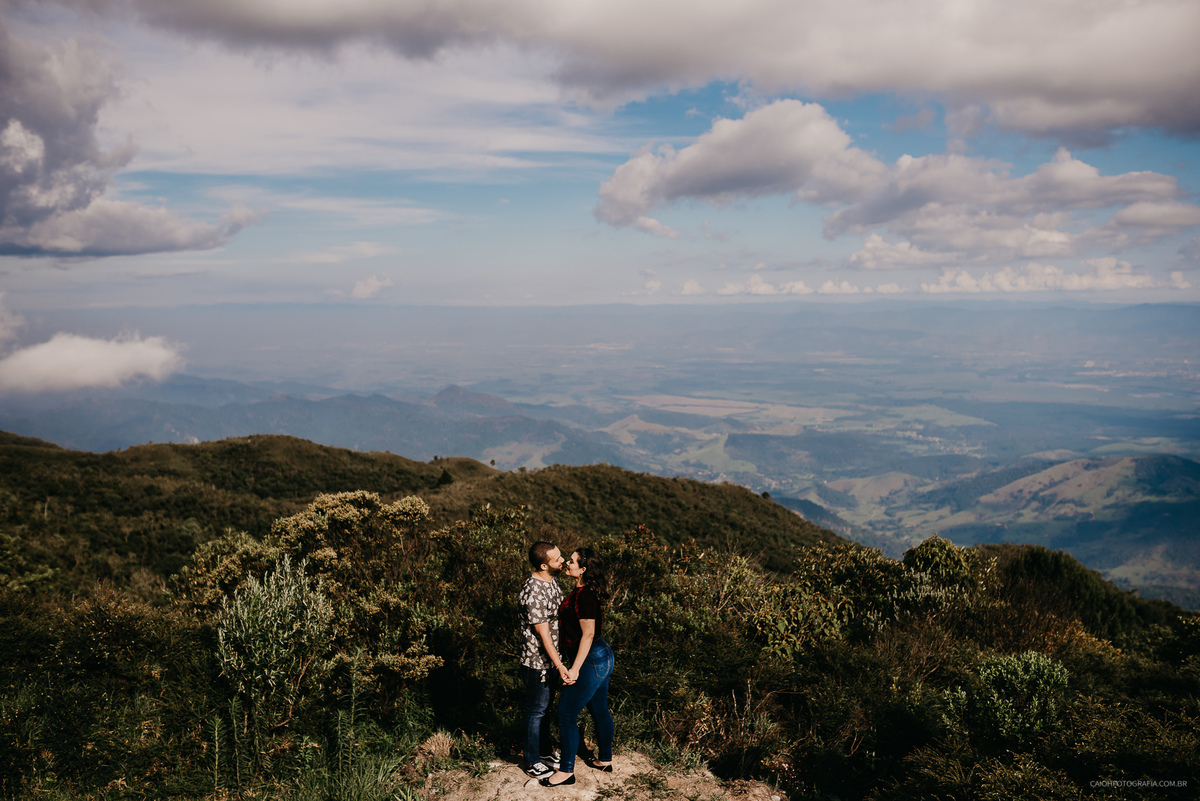 Ensaio pre casamento fotos de casais no campo viajar viagem de casal casamentos no interior casar no campo fotos por caio henrique campos do jordao fotografia de casamento ensaio pre wedding 