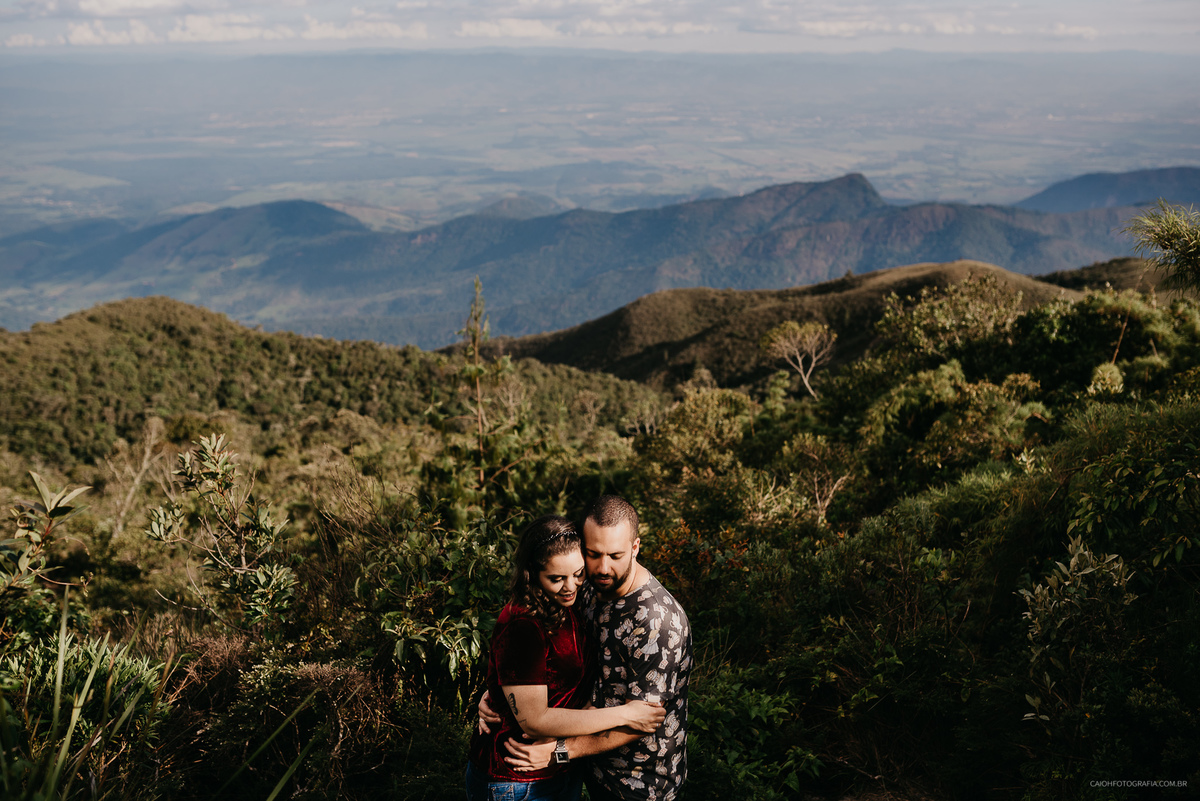 Ensaio pre casamento fotos de casais no campo viajar viagem de casal casamentos no interior casar no campo fotos por caio henrique campos do jordao fotografia de casamento ensaio pre wedding  paisagem fotos por caio henrique 