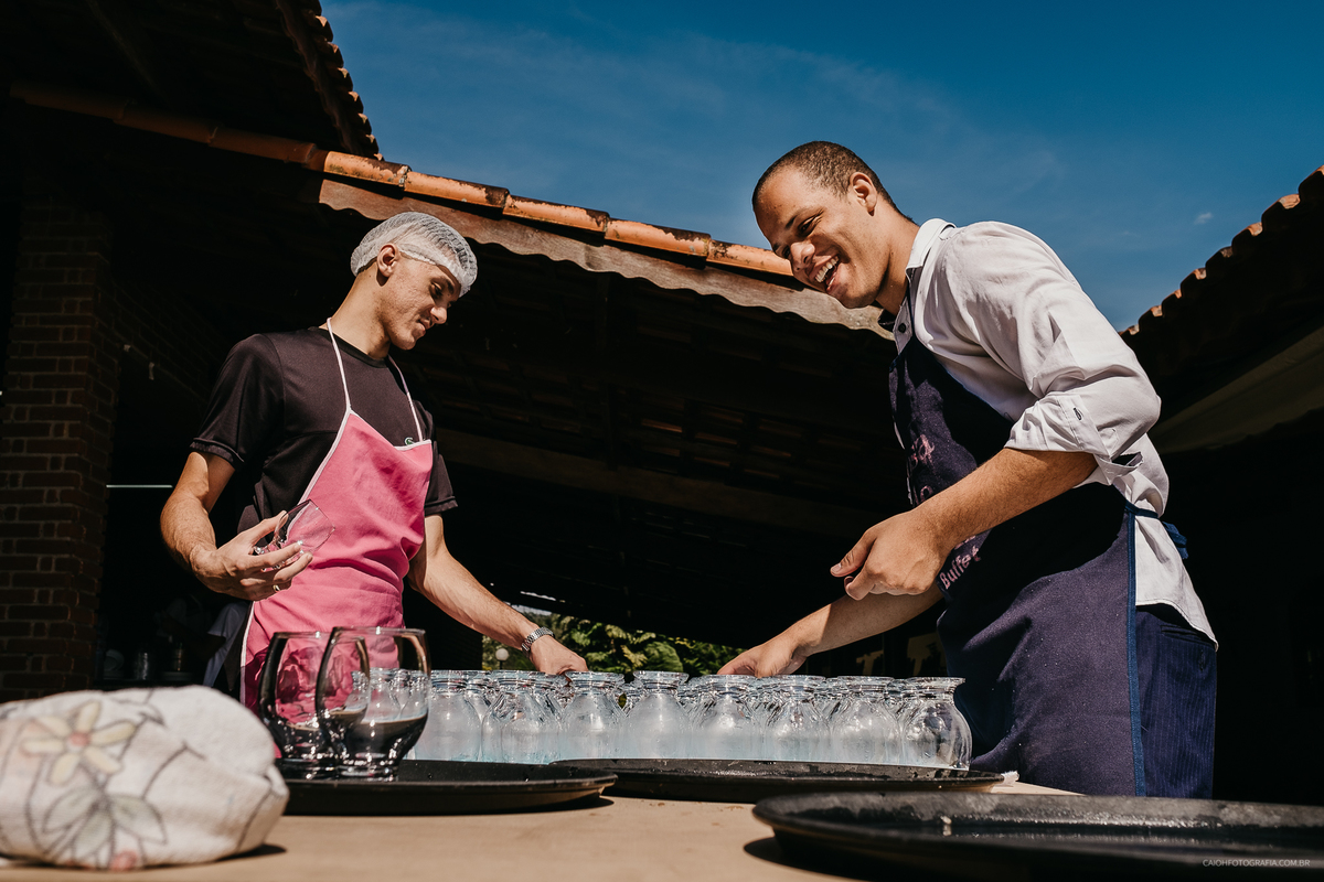 casamentos de dia fotografia de casamento casamento no campo casamentos ao ar livre  montagem fotografia documental