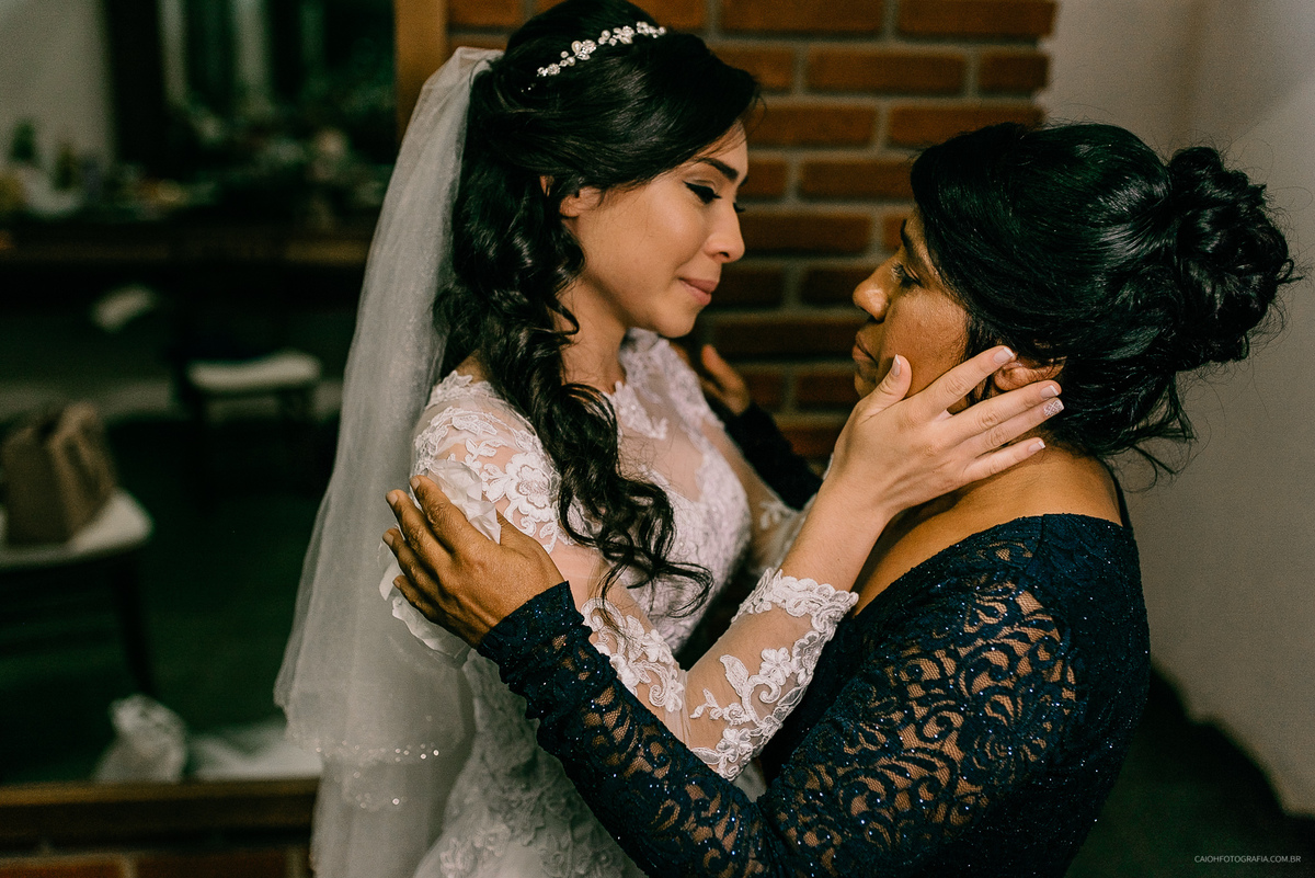 making of noiva fotografia de casamento casamento de dia casamento no campo noiva se maquiando dia da noiva fotografia por caio henrique mae da noiva vestido de noiva casar no campo 