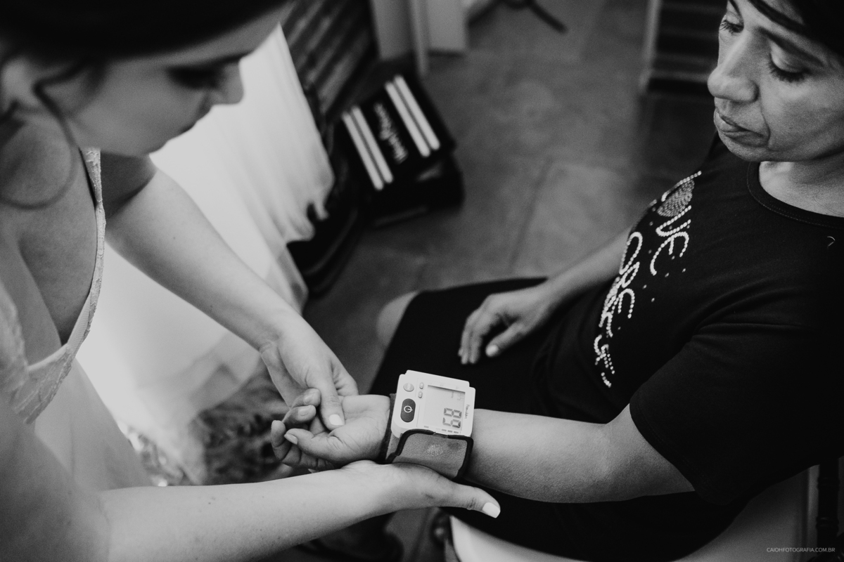 making of noiva fotografia de casamento casamento de dia casamento no campo noiva se maquiando dia da noiva fotografia por caio henrique mae da noiva ansiosa 