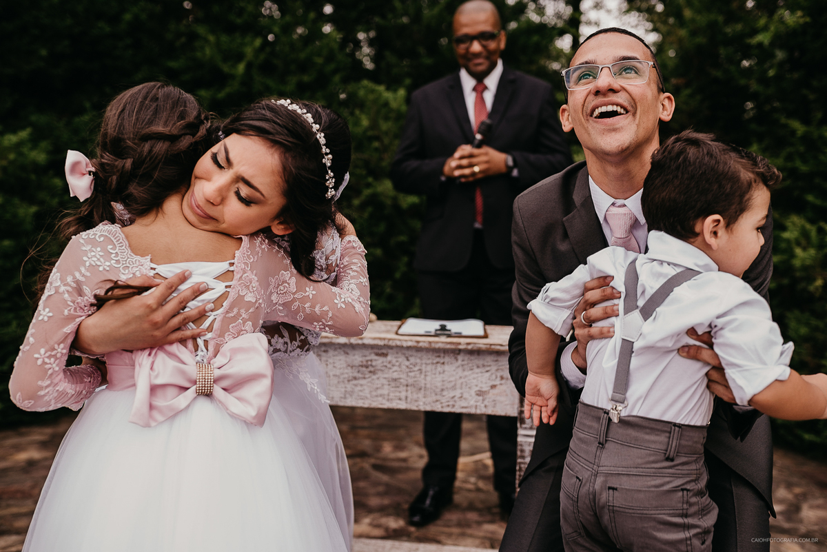 noivos casamento cristao fotografia de casamento casar no campo vestido de noiva congregacao crista fotografia documental fotografia de casamento por caio henrique fotografo de sao paulo votos  pagens aliancas