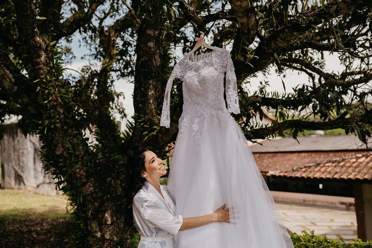 making of noiva fotografia de casamento casamento de dia casamento no campo noiva se maquiando dia da noiva fotografia por caio henrique mae da noiva vestido de noiva casar no campo 