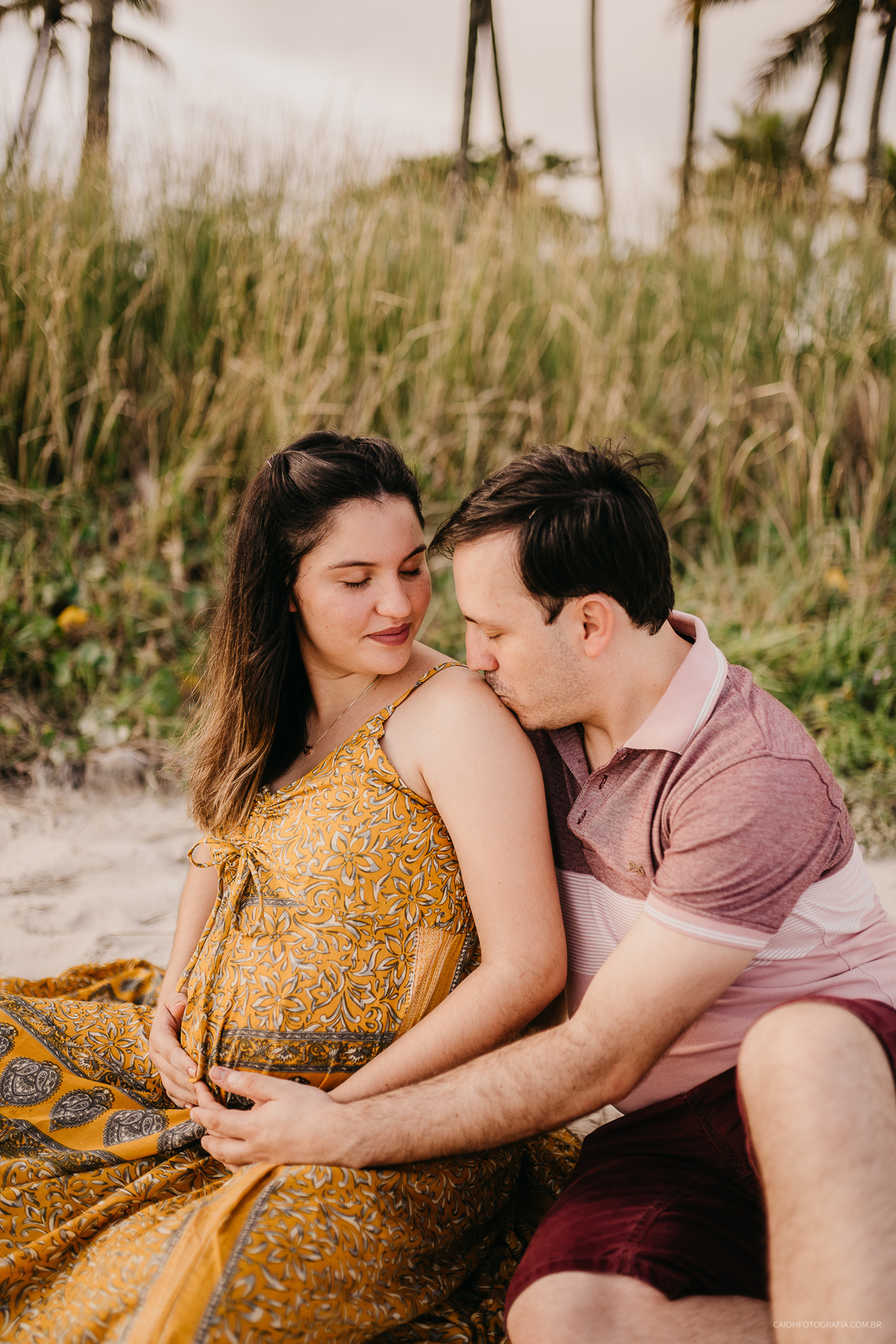 ensaio gestante ensaio na praia ensaio casal pre casamento ensaio casal na praia casal de gravidos mae de menino gestacao de primeira viagem   praias de sao paulo riviera de sao lourenco  acompanhamento de gestacao gravidinha sorrindo