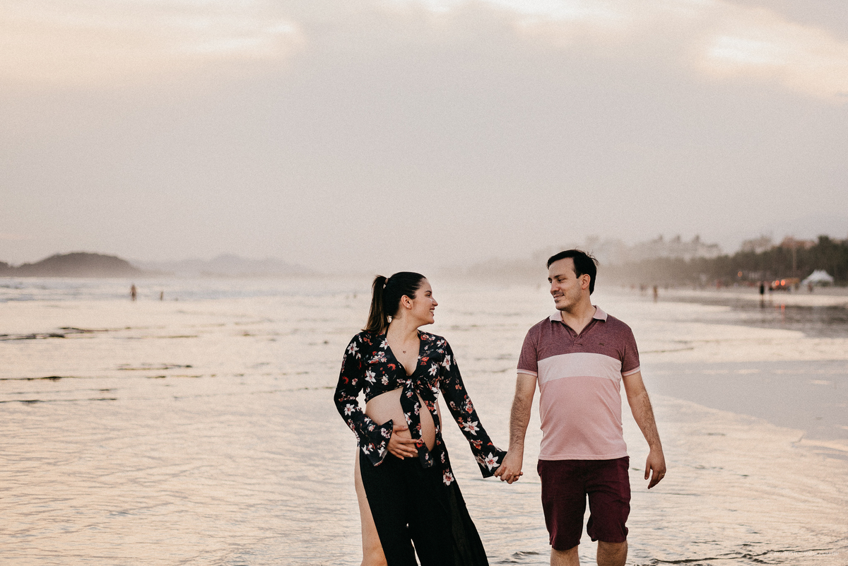 ensaio gestante ensaio na praia ensaio casal pre casamento ensaio casal na praia casal de gravidos mae de menino gestacao de primeira viagem  ensaio por caio henrique ch fotografia fotografos de sp