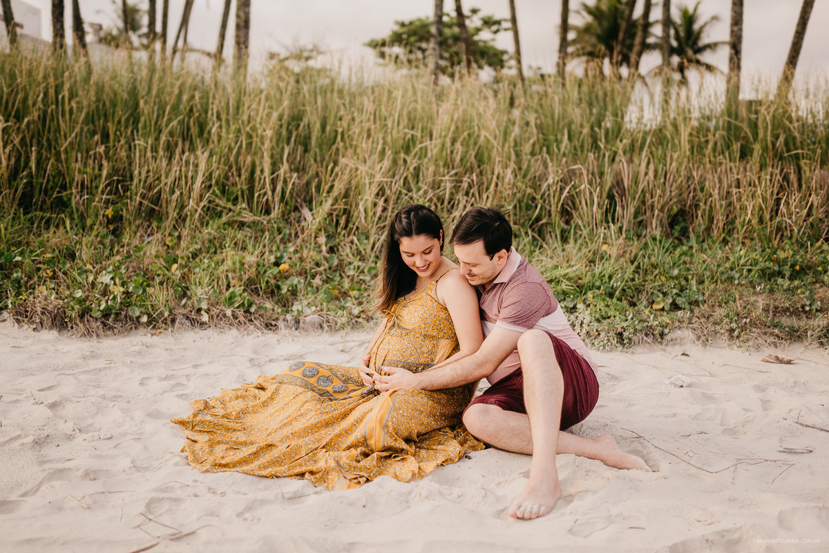 ensaio gestante ensaio na praia ensaio casal pre casamento ensaio casal na praia casal de gravidos mae de menino gestacao de primeira viagem   praias de sao paulo riviera de sao lourenco  acompanhamento de gestacao gravidinha sorrindo