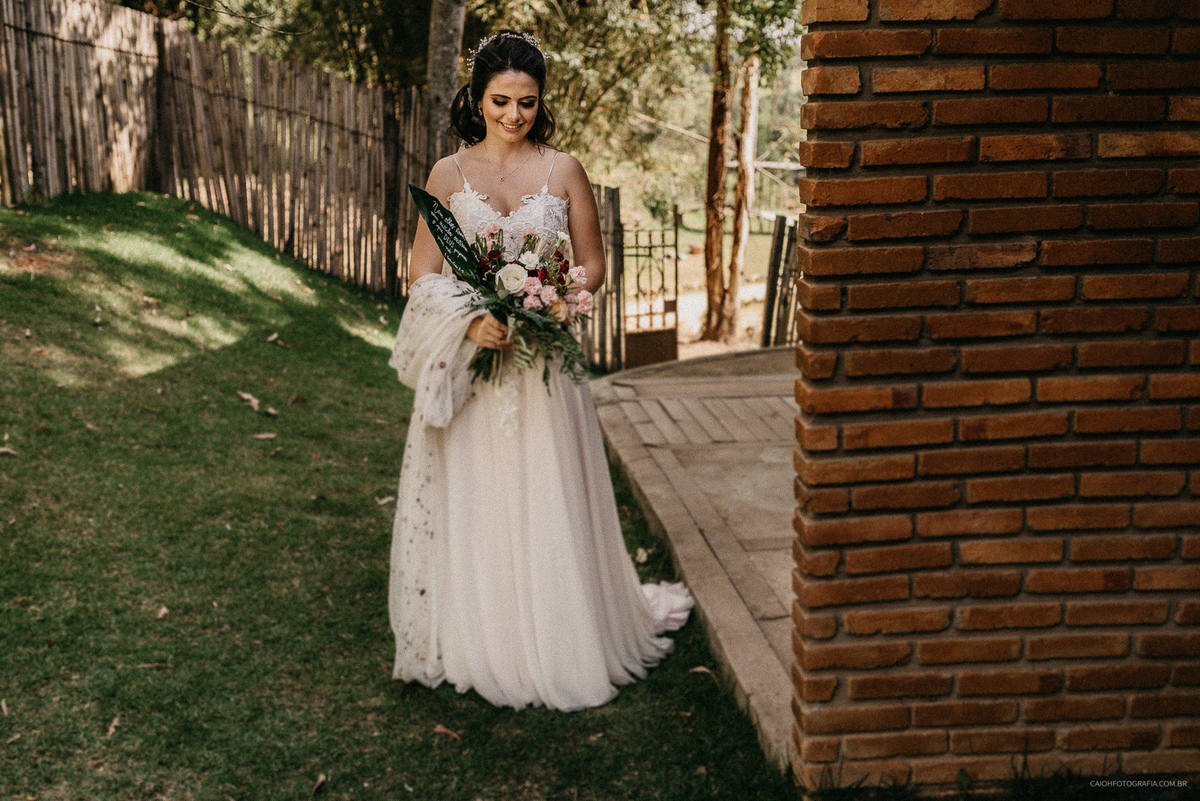 making of da noiva fotografia de casamento casar no campo casamento de dia ao ar livre ideias de foto buque de noiva noiva com fotografos de casamento em campinas fotos por caio henrique noiva sorrindo retrato de noiva penteado de noivas vestido de noiva 