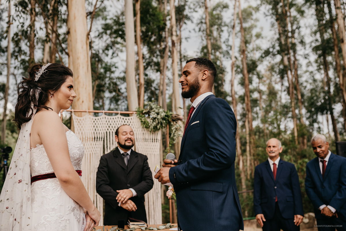 mini wedding casamento ao ar livre casar no interior vestido de noiva buque de noiva casal cristao noivos sorrindo fotografos de casamento ch fotografia casamentos em campinas votos do noivo noivos sorrindo emocionado