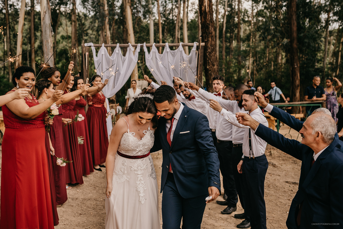mini wedding casamento ao ar livre casar no interior vestido de noiva buque de noiva casal cristao noivos sorrindo fotografos de casamento ch fotografia casamentos em campinas votos do noivo noivos sorrindo emocionado saida do casal com padrinhos
