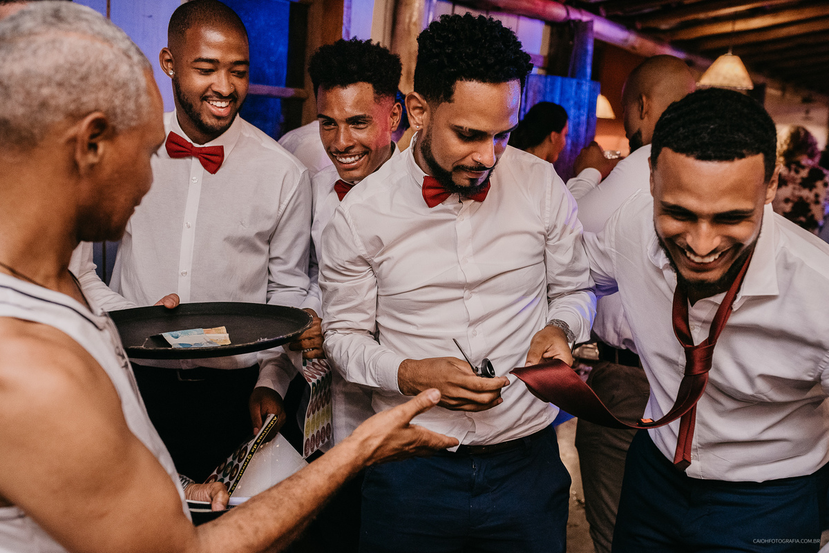 festa de casamento casamento de dia fotografia de casamento hora da gravata padrinhos do noivo pai do noivo ideias de casamento