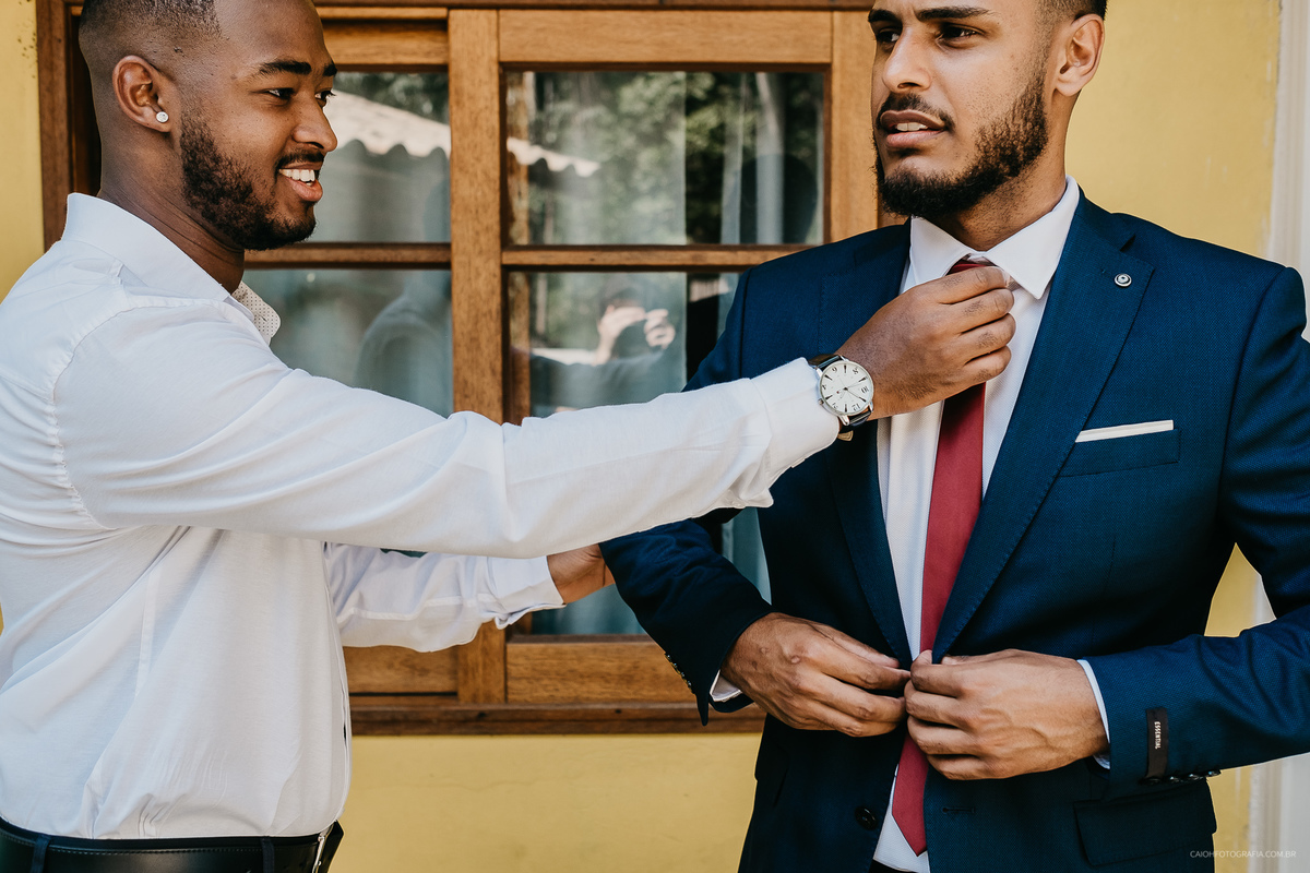 making of do noivo fotografos de casamento noivo com os padrinhos ideias de casamento casamento no campo ao ar livre de dia fotografos de campinas floresta park fotografo caio henrique  noivo com padrinho 