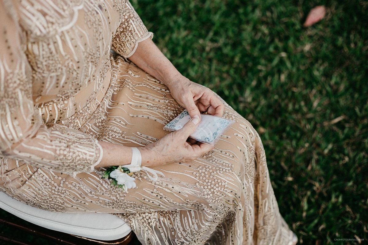 casamento de dia ao ar livre fotografia de casamento fotografos de casamento sao paulo entrada do noivo sorrindo ideias de fotos pra casamento fotos espontaneas