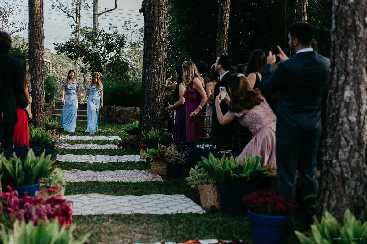 casamento de dia ao ar livre fotografia de casamento fotografos de casamento sao paulo entrada do noivo sorrindo ideias de fotos pra casamento fotos espontaneas