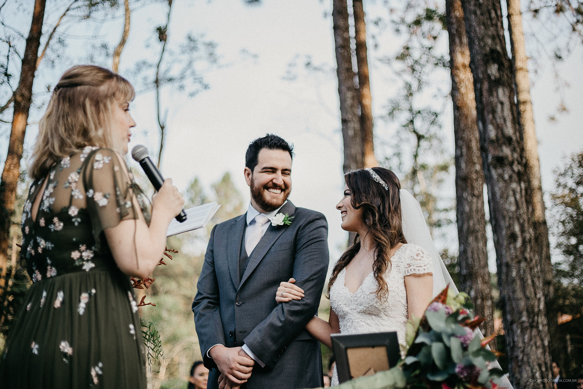 Noivos sorrindo fotos de casamento de dia casal sorrindo ideias de casamento ao ar livre fotos por caio henrique fotografo de sao paulo destination wedding 