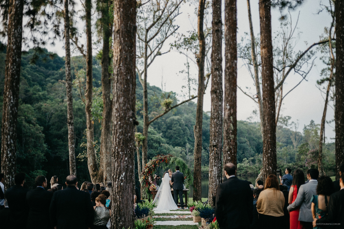 Noivos sorrindo fotos de casamento de dia casal sorrindo ideias de casamento ao ar livre fotos por caio henrique fotografo de sao paulo destination wedding 