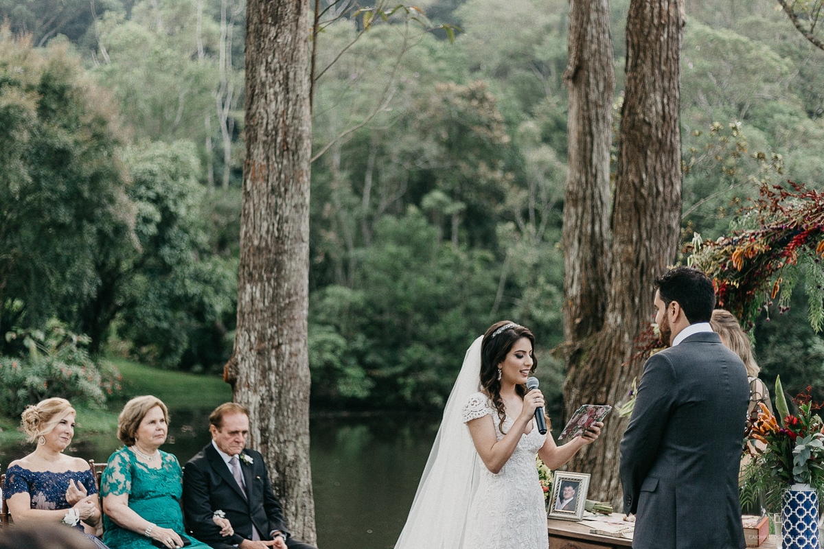 votos do casal fotografia de casamento cerimonia ao ar livre casamento no campo fotografia de casamento por caio henrique fotografo zona leste