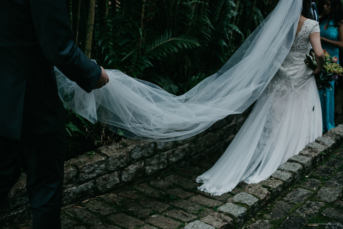 as aliancas fotografia de casamento fotografo sao paulo fotos de casamento noivos sorrindo beijo do casal  vestido de noiva bride wedding dress