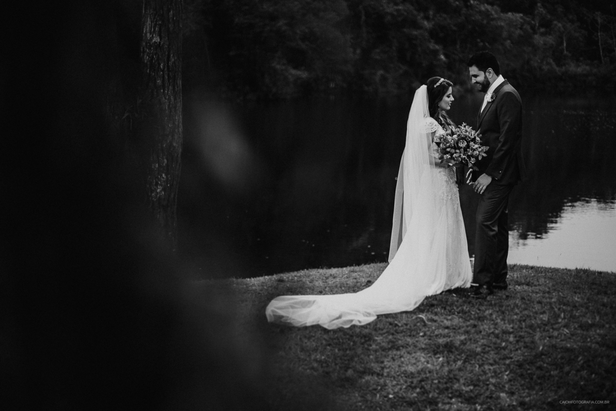 wedding dress buque de noiva bride fotografia de casamento mini wedding elopement wedding casamento no campo por do sol fotos por caio henrique fotos em preto e branco