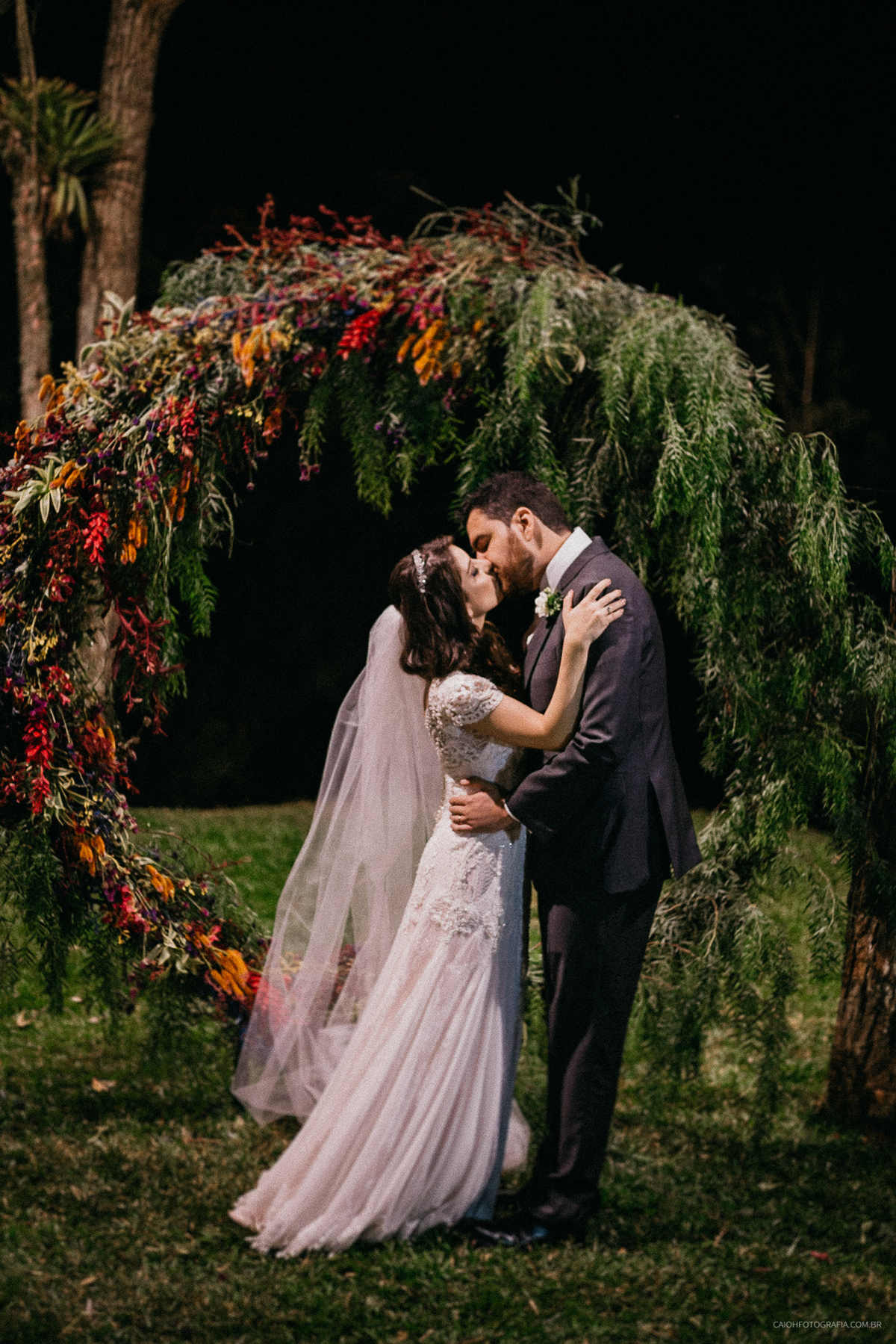 wedding dress buque de noiva bride fotografia de casamento mini wedding elopement wedding casamento no campo por do sol fotos por caio henrique casal romantico