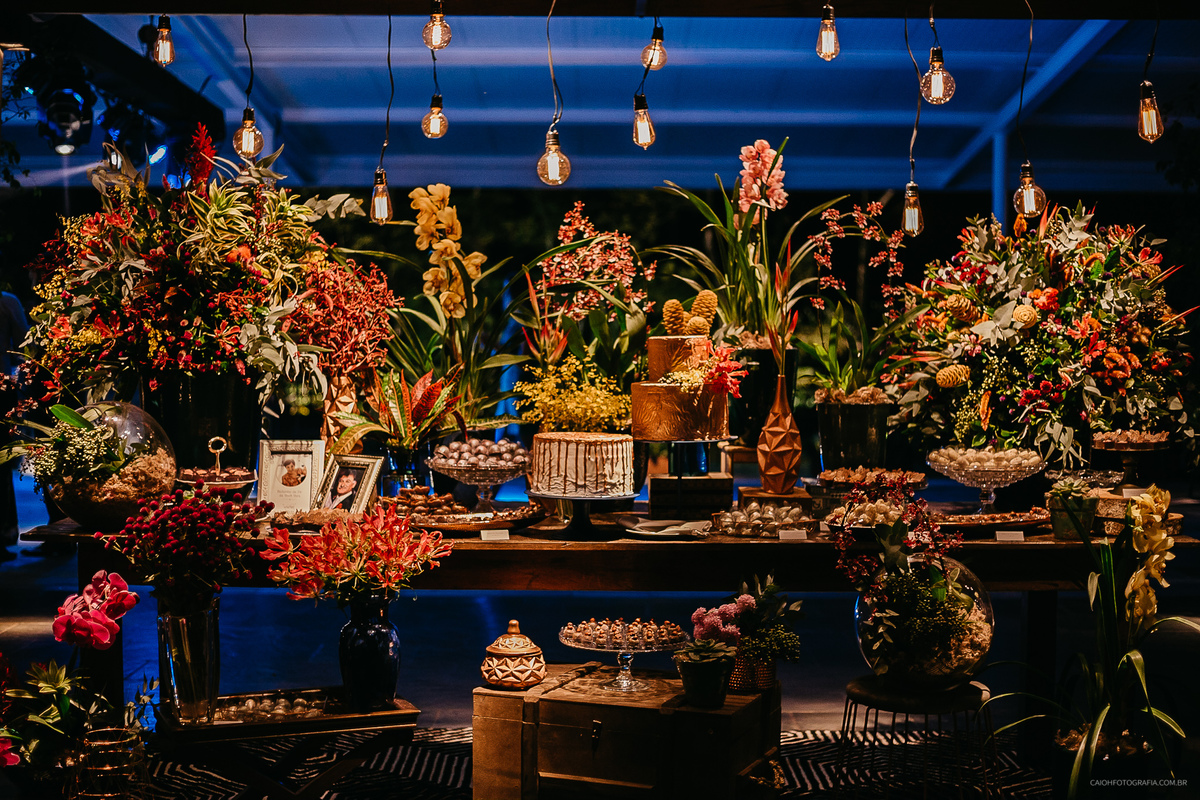 wedding dress buque de noiva bride fotografia de casamento mini wedding elopement wedding casamento no campo por do sol fotos por caio henrique casal romantico mesa do bolo casamento rustico chic 