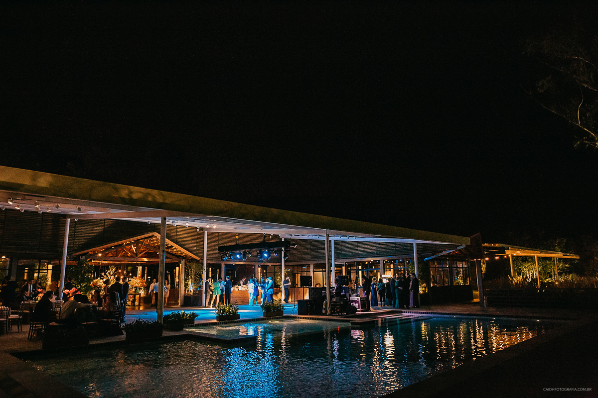 wedding dress buque de noiva bride fotografia de casamento mini wedding elopement wedding casamento no campo por do sol fotos por caio henrique casal romantico mesa do bolo casamento rustico chic  festa balada de casamento