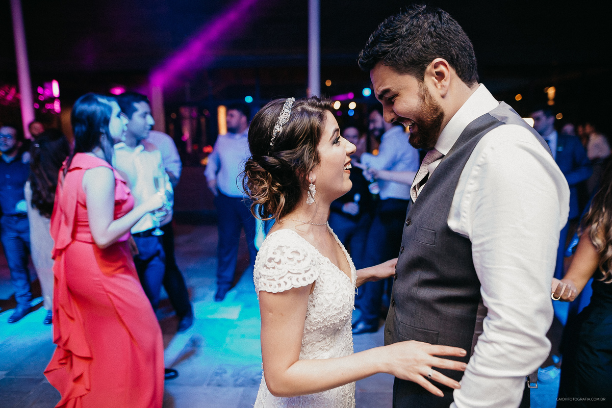 Festa de casamento balada fotografia documental casamento de dia  madrinhas da noiva 