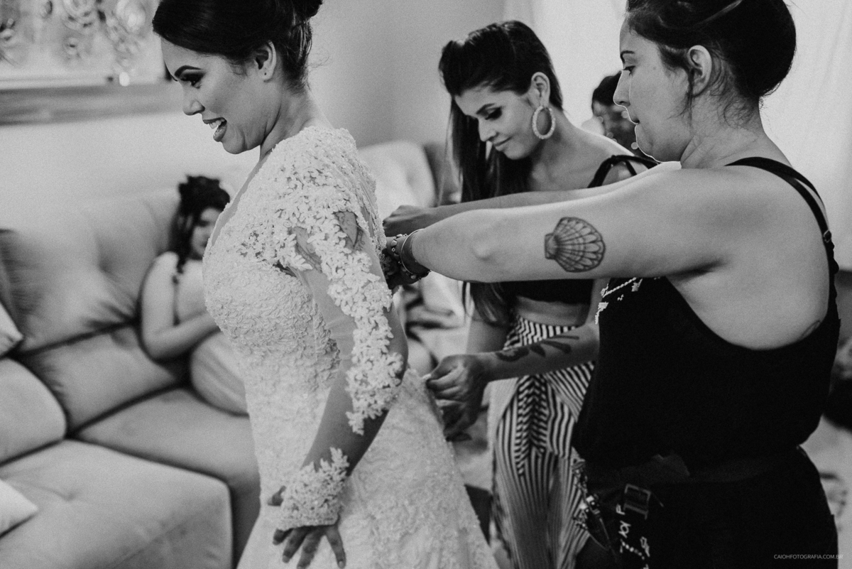 casamento de dia fotografia de casamento fotos de noivas casamento ao ar livre fotografos de casamento noiva se maquiando  maquiagem de noivas vestido de noivas 