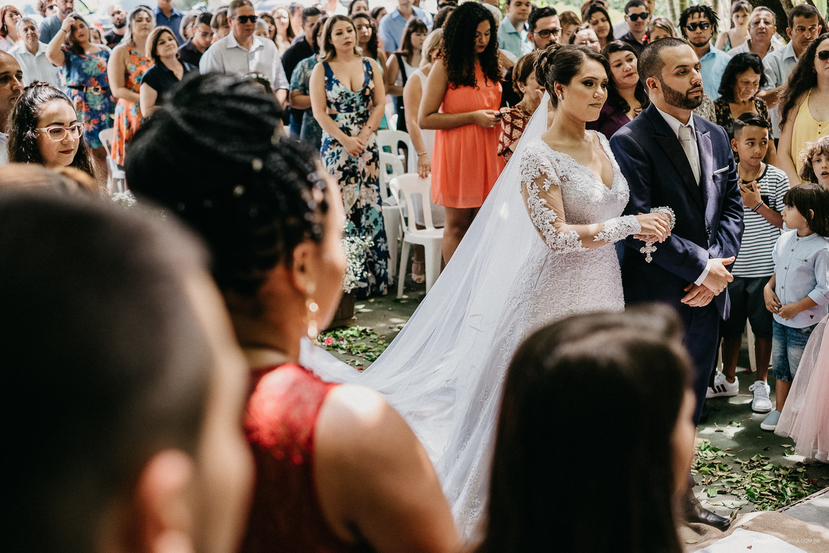 fotografia de casamento fotografos de casamento em sao paulo zona leste noivo sorrindo noivo emocionado entrada da noiva casamento de dia ao ar livre noivo beijando noiva casamento noivos sorrindo casamento rustico mini wedding